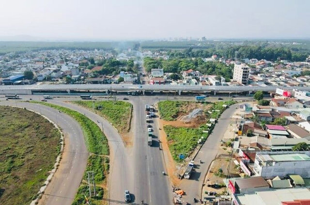 Thị trấn Dầu Gi&acirc;y được hướng tới trở th&agrave;nh đ&ocirc; thị loại IV, l&agrave; một trong những trung t&acirc;m c&ocirc;ng nghiệp v&agrave; dịch vụ đầu mối hạ tầng lớn của huyện Thống Nhất v&agrave; tỉnh Đồng Nai. &nbsp;