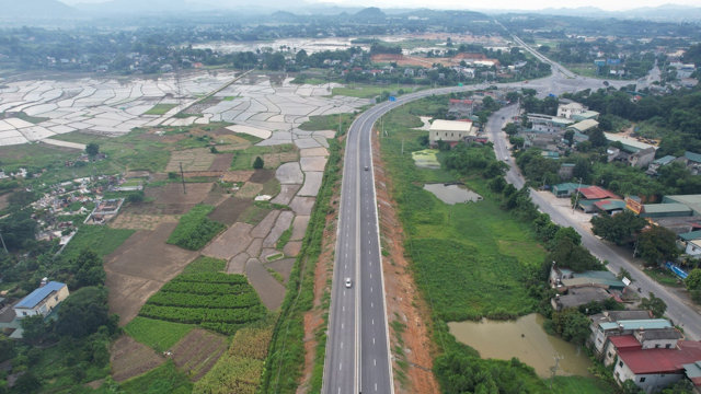 Nhiều điểm lún nứt, sạt lở trên cao tốc Tuyên Quang - Phú Thọ gần 4.000 tỷ - Ảnh 1