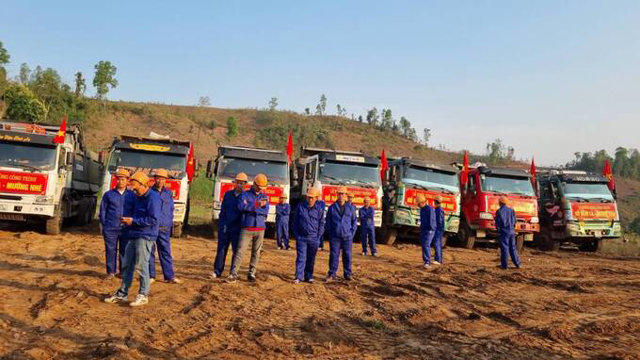 Mặc d&ugrave; lễ khởi c&ocirc;ng đ&atilde; diễn ra trang trọng, hiện trạng c&ocirc;ng trường lại khiến nhiều người lo lắng (H&igrave;nh ảnh trong lễ khởi c&ocirc;ng) &nbsp;