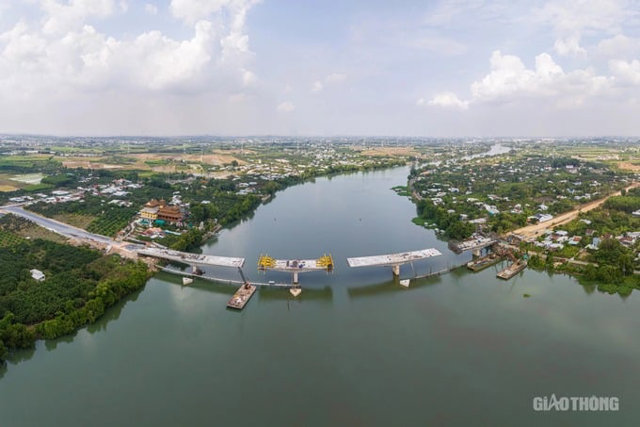 C&acirc;y cầu c&oacute; &yacute; nghĩa quan trọng với hai tỉnh Đồng nai v&agrave; B&igrave;nh Dương. Ảnh: B&aacute;o Giao Th&ocirc;ng