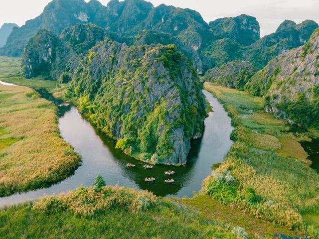 Đầm V&acirc;n Long l&agrave; khu bảo tồn thi&ecirc;n nhi&ecirc;n đất ngập nước lớn nhất đồng bằng Bắc Bộ với diện t&iacute;ch hơn 3.000ha (Ảnh: Internet)