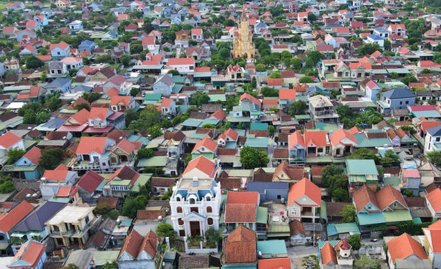 Diện mạo v&ugrave;ng qu&ecirc; thay đổi ho&agrave;n to&agrave;n v&igrave; mỗi nh&agrave; đều c&oacute; &lsquo;đại gia ngầm&rsquo;