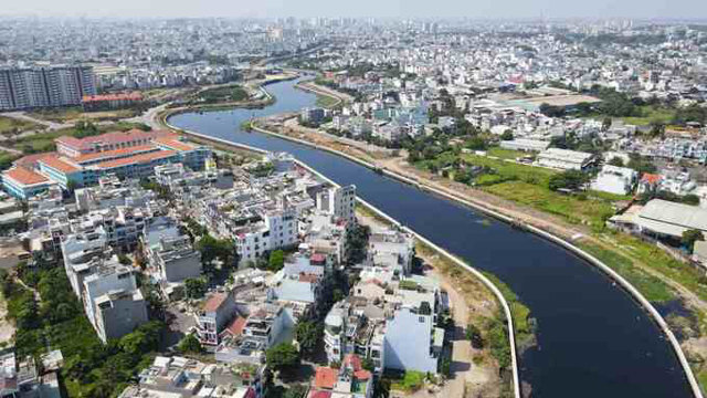 Một đoạn k&ecirc;nh Tham Lương. Ảnh: B&aacute;o Lao Động