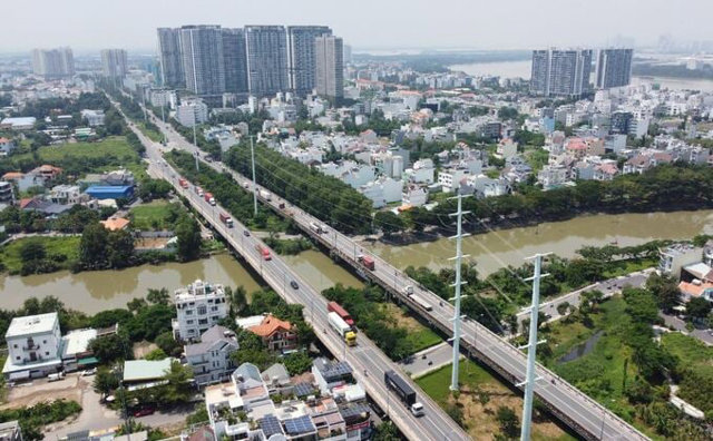 Chi ph&iacute; đầu v&agrave;o gia tăng c&oacute; thể g&acirc;y "t&aacute;c động d&acirc;y chuyền", l&agrave;m tăng gi&aacute; mua, thu&ecirc; nh&agrave; ở thời điểm hiện tại. Ảnh: Internet