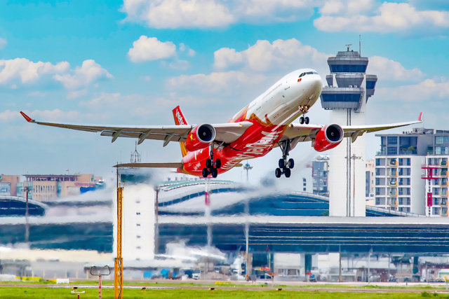 Trong s&aacute;u th&aacute;ng đầu năm 2024, Vietjet đ&atilde; trở lại hoạt động khai th&aacute;c cao hơn giai đoạn 2019, trước đại dịch Covid-19. (Ảnh: H.T)