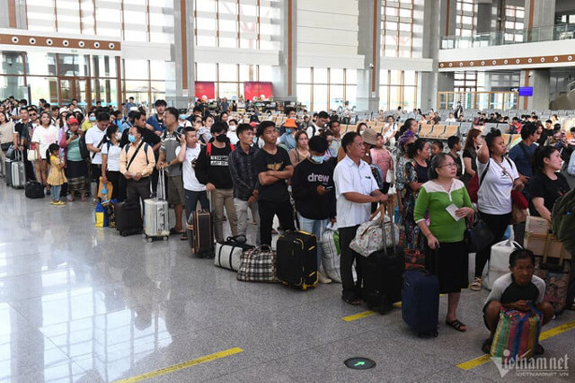 T&agrave;u cao tốc thu h&uacute;t rất nhiều người d&acirc;n v&agrave; du kh&aacute;ch quốc tế sử dụng. Ảnh: B&aacute;o VietNamNet