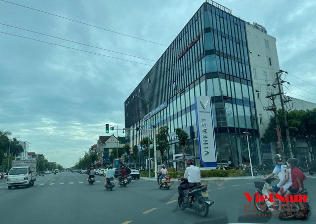 Đại l&yacute; VinFast H&agrave; Tĩnh&nbsp;tại t&ograve;a nh&agrave; B&igrave;nh Thủy Building, số 24A, đường Phan Đ&igrave;nh Ph&ugrave;ng, TP. H&agrave; Tĩnh. &nbsp;