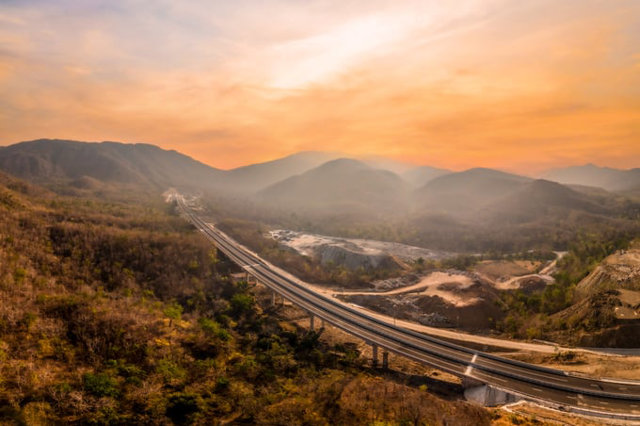 Cao tốc Cam L&acirc;m - Vĩnh Hảo với tổng chiều d&agrave;i hơn 78km, l&agrave; mắt x&iacute;ch cuối c&ugrave;ng ho&agrave;n thiện tuyến đường cao tốc huyết mạch từ TP. HCM đến Nha Trang. Ảnh: B&aacute;o Giao th&ocirc;ng &nbsp;