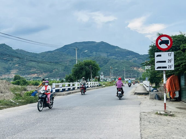 Điểm đầu Dự &aacute;n Đường giao th&ocirc;ng li&ecirc;n v&ugrave;ng Di&ecirc;n Kh&aacute;nh tại ph&iacute;a bắc cầu Vĩnh Phương. Ảnh: B&aacute;o Kh&aacute;nh H&ograve;a