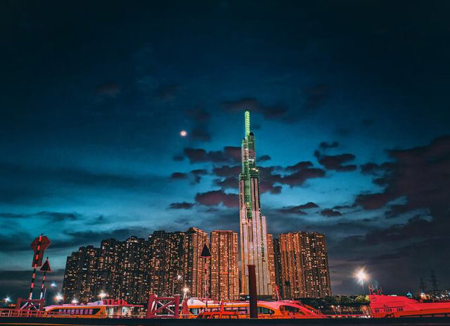 Du kh&aacute;ch c&oacute; thể ngắm nh&igrave;n to&agrave;n th&agrave;nh phố từ to&agrave; nh&agrave; Landmark 81. Ảnh: Internet&nbsp;