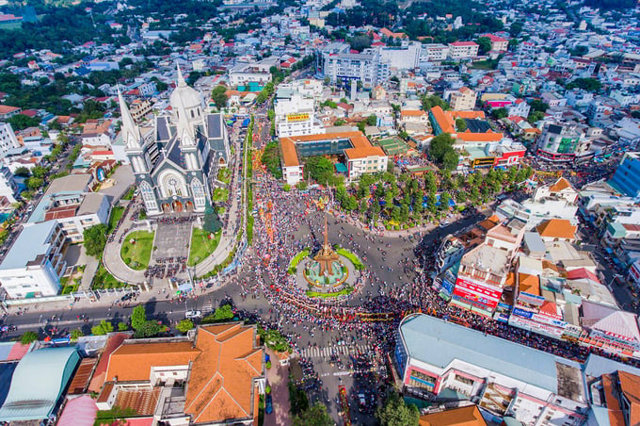 Bất động sản B&igrave;nh Dương hội tụ nhiều điểm s&aacute;ng, thu h&uacute;t nhiều dự &aacute;n đầu tư của c&aacute;c "&ocirc;ng lớn". Ảnh: Internet