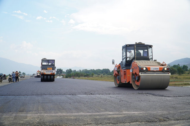 C&aacute;c nh&agrave; thầu đang khẩn trương thi c&ocirc;ng dự &aacute;n cao tốc V&acirc;n Phong - Nha Trang.&nbsp;&nbsp;