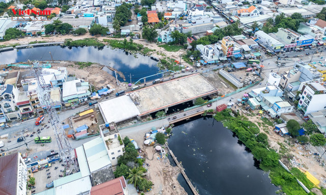 Cầu B&agrave; Hom (quận B&igrave;nh T&acirc;n) &nbsp;