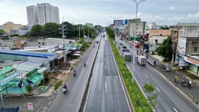 B&iacute; thư huyện huyện H&oacute;c M&ocirc;n: "Địa phương c&ograve;n nhiều kh&oacute; khăn, chưa c&oacute; điều kiện ph&aacute;t triển để gi&aacute; đất tăng cao như vậy" &nbsp;