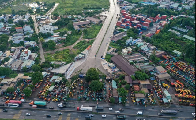 Đường trục ch&iacute;nh Đ&ocirc;ng T&acirc;y. Ảnh: Dantri &nbsp;