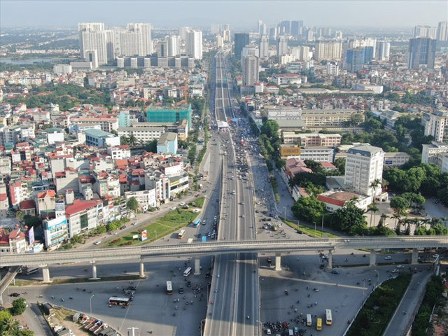 Tuyến đường n&agrave;y d&agrave;i 5,3km v&agrave; đ&atilde; được th&ocirc;ng xe v&agrave;o năm 2020. Ảnh: B&aacute;o Lao Động &nbsp;