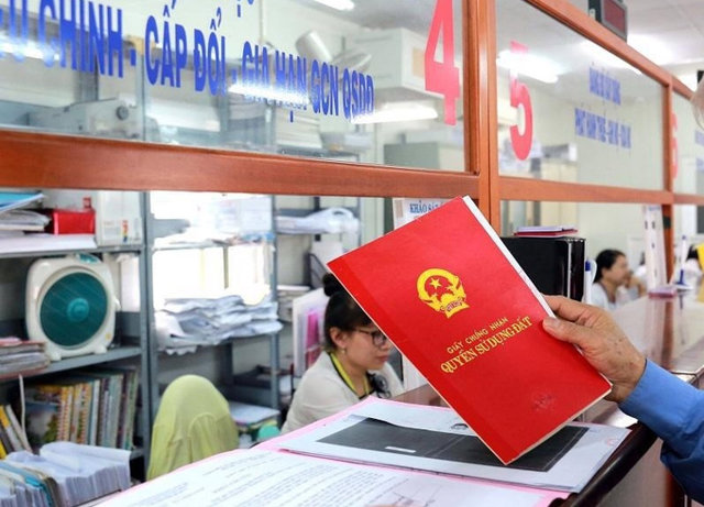 Điều kiện t&aacute;ch Sổ đỏ cho con l&agrave; g&igrave;? Ảnh minh họa