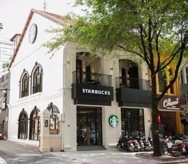 Starbuck cũng vừa chia tay số 11-13 H&agrave;n Thuy&ecirc;n, quận 1, TP. HCM