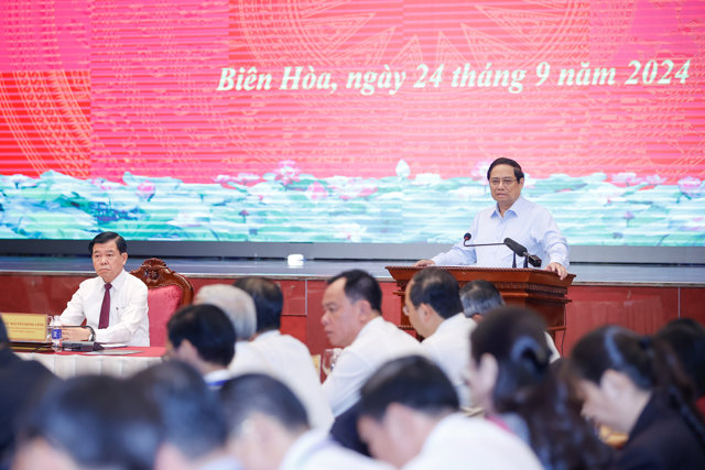 Thủ tướng Phạm Minh Ch&iacute;nh đề nghị Đồng Nai ph&aacute;t huy tinh thần &ldquo;3 ti&ecirc;n phong&rdquo;, tập trung thực hiện 8 nhiệm vụ trọng t&acirc;m với mục ti&ecirc;u trở th&agrave;nh địa phương ph&aacute;t triển kinh tế h&agrave;ng đầu, văn minh v&agrave; hiện đại. Ảnh: VGP/Nhật Bắc