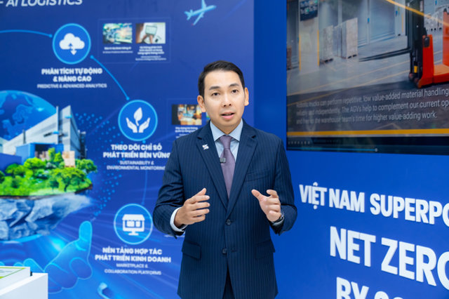 Tiến sĩ Yap Kwong Weng, CEO Việt Nam SuperPort&trade; thuyết tr&igrave;nh về tương lai &ldquo;si&ecirc;u cảng&rdquo;