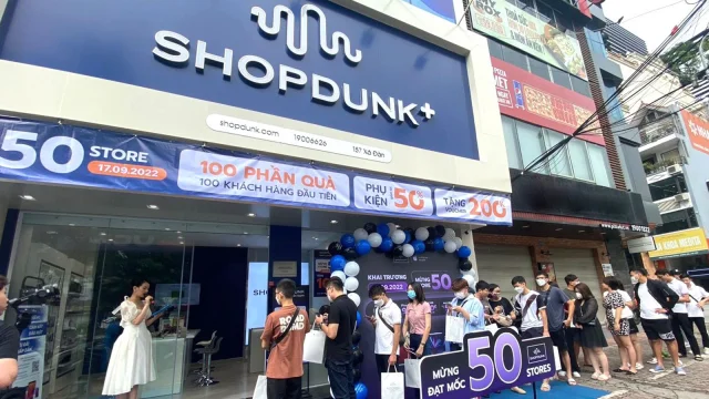 C&aacute;c cửa h&agrave;ng ShopDunk trải d&agrave;i khắp c&aacute;c tỉnh, th&agrave;nh phố lớn như H&agrave; Nội, Hồ Ch&iacute; Minh, Đồng Nai, B&igrave;nh Dương, Đ&agrave; Nẵng, Vinh, Nam Định, Th&aacute;i B&igrave;nh&hellip;. &nbsp;