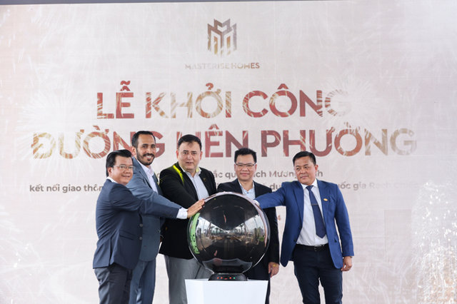 C&aacute;c đại biểu thực hiện nghi thức Lễ khởi c&ocirc;ng