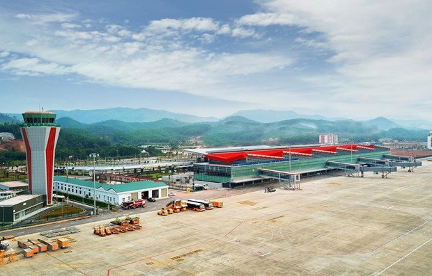 S&acirc;n bay V&acirc;n Đồn (Quảng Ninh) - s&acirc;n bay đầu ti&ecirc;n ở Việt Nam do doanh nghiệp tư nh&acirc;n sở hữu v&agrave; khai th&aacute;c.