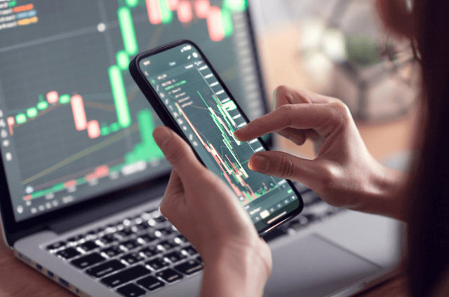 VN-Index vẫn giữ được sắc xanh d&ugrave; thị trường ph&acirc;n h&oacute;a mạnh. &nbsp;