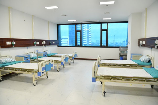 Mỗi giường bệnh đều được trang bị hệ thống chu&ocirc;ng b&aacute;o gọi