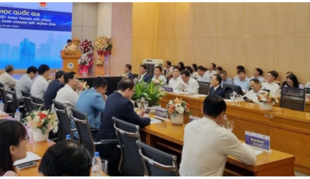Ng&agrave;y 10/10, Trường Đại học Kinh tế Quốc d&acirc;n phối hợp với Bộ T&agrave;i nguy&ecirc;n v&agrave; M&ocirc;i trường, Bộ X&acirc;y dựng tổ chức hội thảo khoa học quốc gia: "Thị trường bất động sản Việt Nam trong bối cảnh sửa đổi Luật Đất đai, Nh&agrave; ở v&agrave; Kinh doanh Bất động sản".