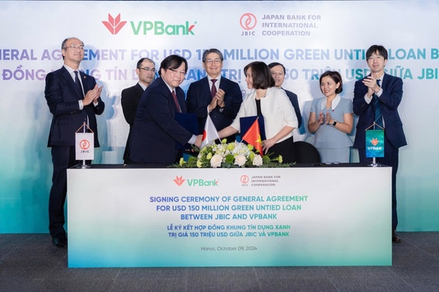 Đại diện VPBank v&agrave; JBIC k&yacute; kết hợp đồng t&iacute;n dụng xanh trong s&aacute;ng 9/10/2024 tại H&agrave; Nội