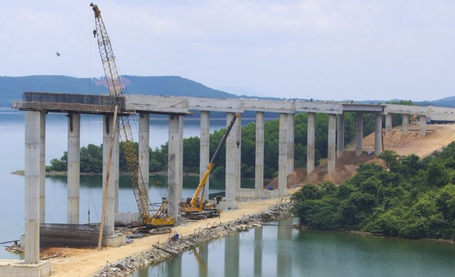 Xẻ núi cao, vượt sông sâu thông tuyến cao tốc Bắc - Nam qua Hà Tĩnh - Ảnh 12