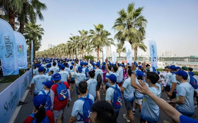 Người tham dự h&ograve;a m&igrave;nh v&agrave;o cung đường 2km v&agrave; 5km trong kh&ocirc;ng gian tươi m&aacute;t.