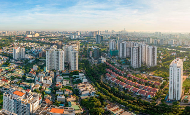 Sở hữu BĐS ở Việt Nam: 'Không chịu thuế tài sản, thuế phí chuyển nhượng thấp nhất thế giới' - Ảnh 1