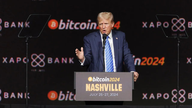&Ocirc;ng Donald Trump ph&aacute;t biểu tại hội nghị Bitcoin 2024 ở Nashville, Tenn, v&agrave;o ng&agrave;y 27/7. (Ảnh: Brett Carlsen/Getty Images)