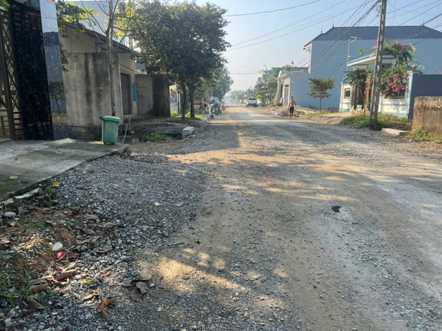 Theo &yacute; kiến nhiều hộ d&acirc;n, Đơn vị thi c&ocirc;ng đ&atilde; "bỏ" dự &aacute;n từ l&acirc;u.