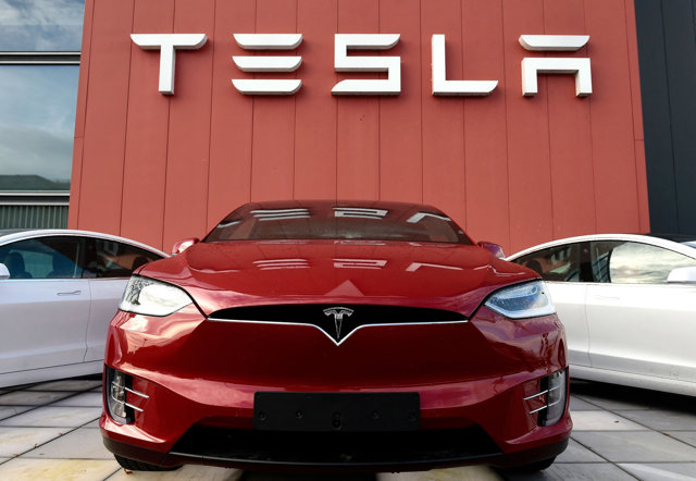 Tesla ch&iacute;nh thức trở lại CLB ngh&igrave;n tỷ đ&ocirc;
