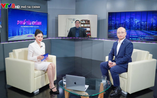 &Ocirc;ng Hồ Quốc Tuấn v&agrave; &ocirc;ng Nguyễn Kỳ Minh tại Talkshow Phố T&agrave;i ch&iacute;nh