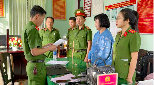 B&agrave; Ho&agrave;ng Thị Kim Ch&acirc;u tại cơ quan chức năng. Ảnh: CACC