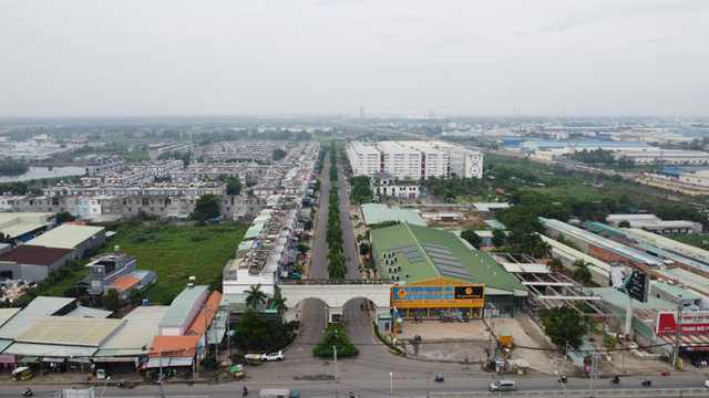 UBND tỉnh Long An đ&atilde; ban h&agrave;nh Kế hoạch giao c&aacute;c Sở, ng&agrave;nh tỉnh v&agrave; UBND cấp huyện tập trung triển khai c&aacute;c giải ph&aacute;p đẩy nhanh tiến độ đầu tư c&aacute;c dự &aacute;n nh&agrave; ở x&atilde; hội đảm bảo chỉ ti&ecirc;u nh&agrave; ở x&atilde; hội đến năm 2030 ho&agrave;n th&agrave;nh 71.250 căn.