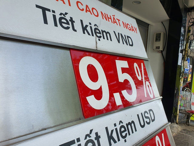 Lãi suất tiết kiệm tăng mạnh: Chọn ngân hàng nào được mức 9,5%/năm? - Ảnh 1