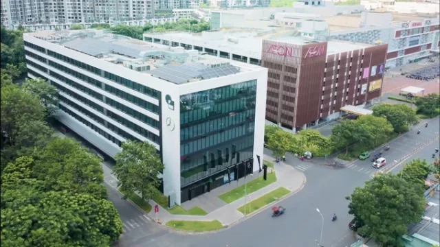 Trung t&acirc;m thương mại AEON Mall T&acirc;n Ph&uacute; v&agrave; t&ograve;a nh&agrave; văn ph&ograve;ng Office Haus hiện đại l&agrave; hai trong số rất nhiều tiện &iacute;ch hiện hữu thu h&uacute;t, n&acirc;ng tầm chất lượng sống cho cư d&acirc;n Celadon City