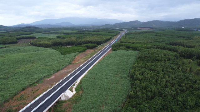 'Trải nghiệm' 70km cao tốc Vân Phong – Nha Trang sẵn sàng đón dân đi dịp Tết - Ảnh 1