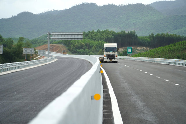 'Trải nghiệm' 70km cao tốc Vân Phong – Nha Trang sẵn sàng đón dân đi dịp Tết - Ảnh 3