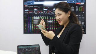 Cổ phiếu mất giá nhất: Gió to sóng cả, có mã giảm sàn 27 phiên - Ảnh 3