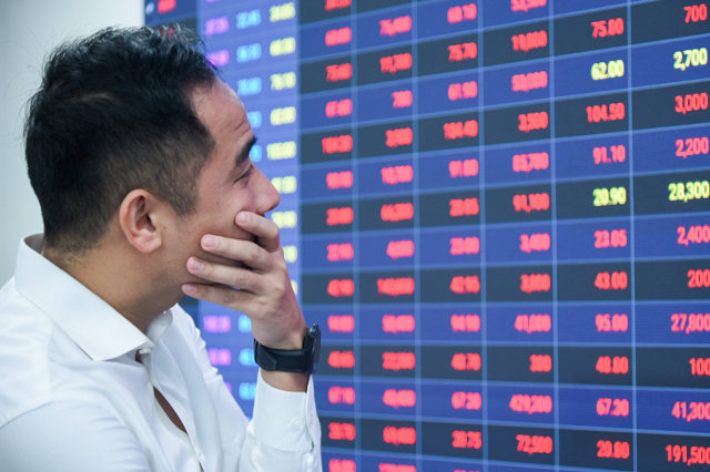 Cổ phiếu mất giá nhất: Gió to sóng cả, có mã giảm sàn 27 phiên - Ảnh 2