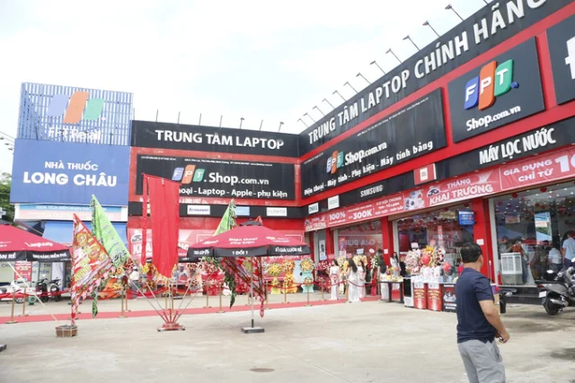 Năm 2024, FPT Retail đạt 40.104 tỷ đồng doanh thu v&agrave; 527 tỷ đồng lợi nhuận trước thuế.