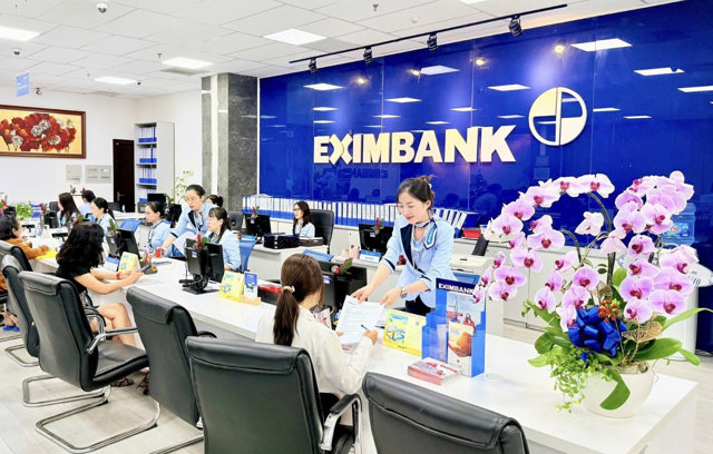 C&ugrave;ng với việc chuyển trụ sở, mở rộng thị trường, Eximbank đ&atilde; tiến h&agrave;nh cải tổ to&agrave;n diện từ thượng tầng l&atilde;nh đạo đến cơ cấu quản trị