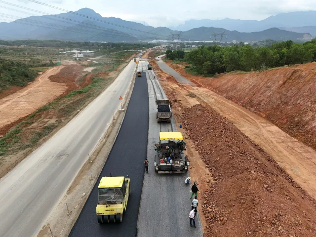 Bơm vốn cho dự án BOT: Ngân hàng sẵn tiền nhưng không dễ cho vay - Ảnh 1