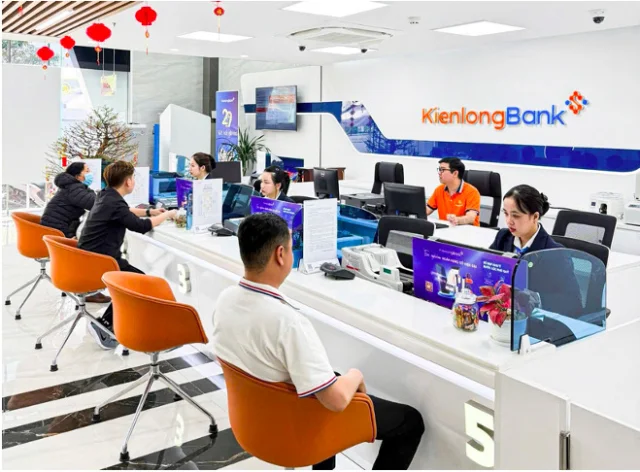 KienlongBank lọt top 10 ngân hàng có thu nhập lãi thuần cao nhất năm 2024 - Ảnh 1